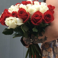 51 красно-белая роза (40 см)