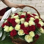 Корзины цветов с доставкой по Челябинску от салона цветов Дари Цветы.